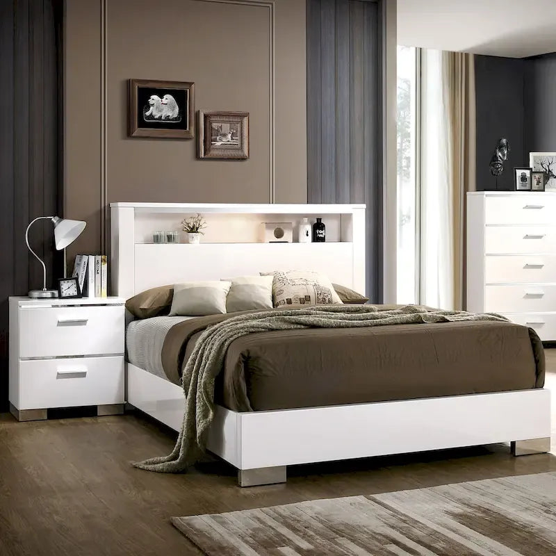 Ensemble de lit Champs Contemporary Queen en bois massif avec rangement et port USB, composé de 3 panneaux, par Furniture of America