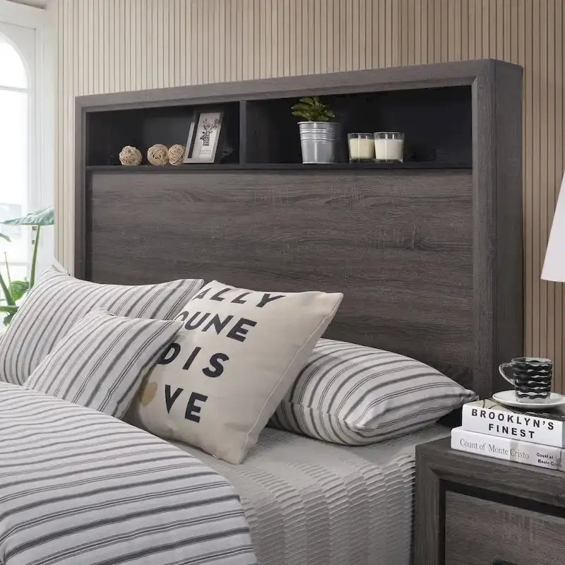 Ensemble de chambre à coucher contemporain Rothwell en bois gris, composé de 3 panneaux et d'étagères, par Furniture of America