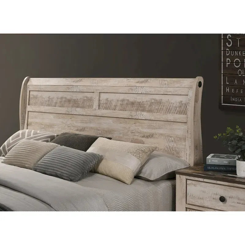Ensemble de chambre à coucher contemporain Roundhill Furniture Imerland, finition blanchie, comprenant un lit traîneau, une commode, un miroir et deux tables de chevet.