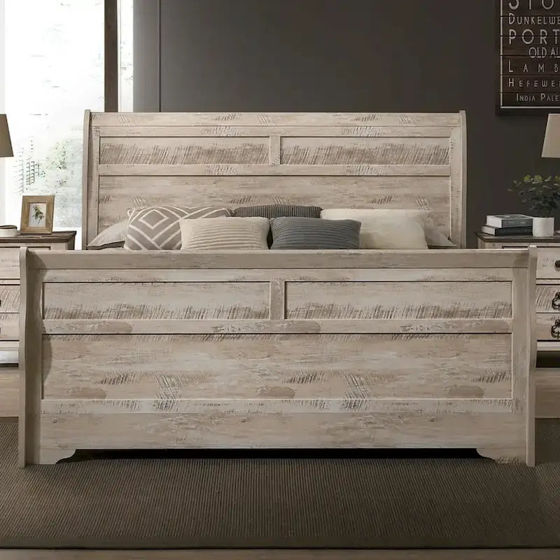 Ensemble de chambre à coucher contemporain Roundhill Furniture Imerland, finition blanchie, comprenant un lit traîneau, une commode, un miroir et deux tables de chevet.