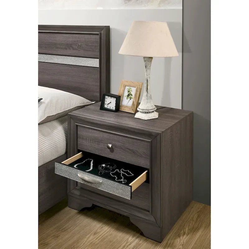 Ensemble de chambre à coucher Bara contemporain en bois massif gris avec plateforme de rangement 2 pièces par Furniture of America