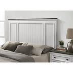 Ensemble de chambre à coucher en bois Clelane de Roundhill Furniture comprenant un lit, une commode, un miroir et deux tables de chevet