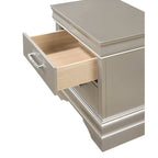 Set camera da letto Sigurd 4 pezzi in similpelle argentata con pannello capitonné