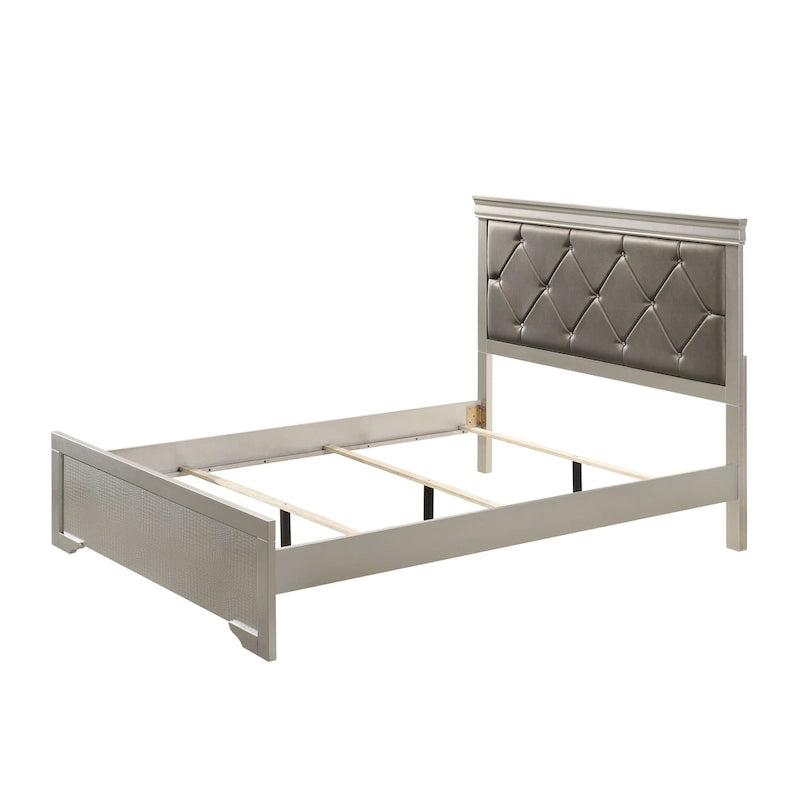 Set camera da letto Sigurd 4 pezzi in similpelle argentata con pannello capitonné