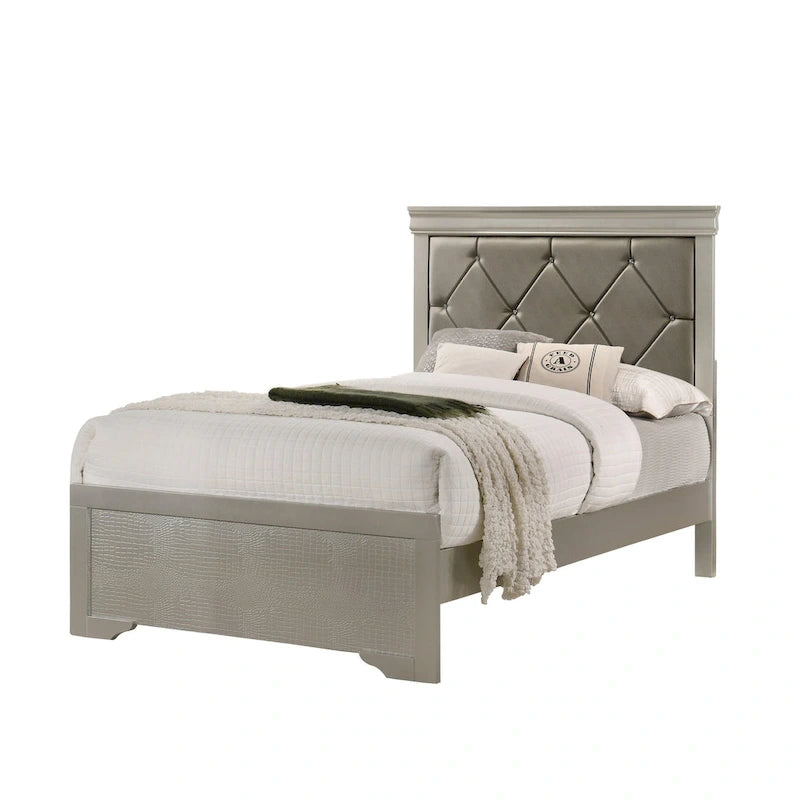 Set camera da letto Sigurd 4 pezzi in similpelle argentata con pannello capitonné
