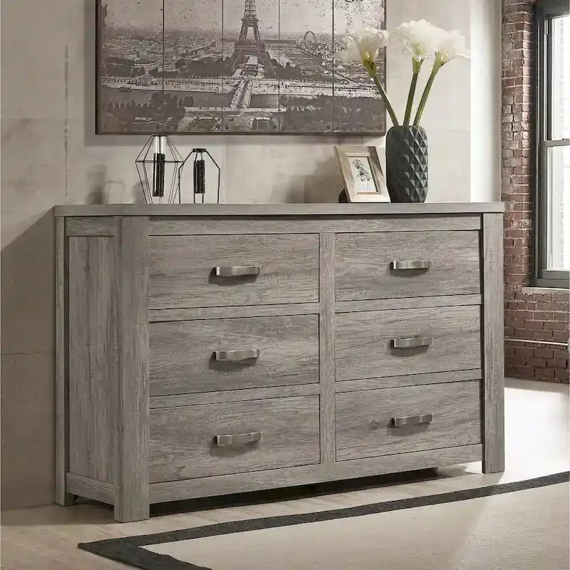 Ensemble de chambre à coucher contemporain Roundhill Furniture Floren en bois gris vieilli, comprenant un lit à panneaux, une commode, un miroir et une table de chevet.