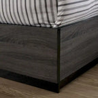 Ensemble de chambre à coucher Rothwell contemporain en bois gris avec étagères, composé de 2 panneaux, par Strick &amp; Bolton