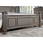 Ensemble de chambre à coucher traditionnel 3 pièces Vame en bois gris avec deux tables de chevet, par Furniture of America