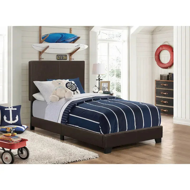 Set da camera da letto imbottito Warwick Brown e Dark Cocoa, 4 pezzi