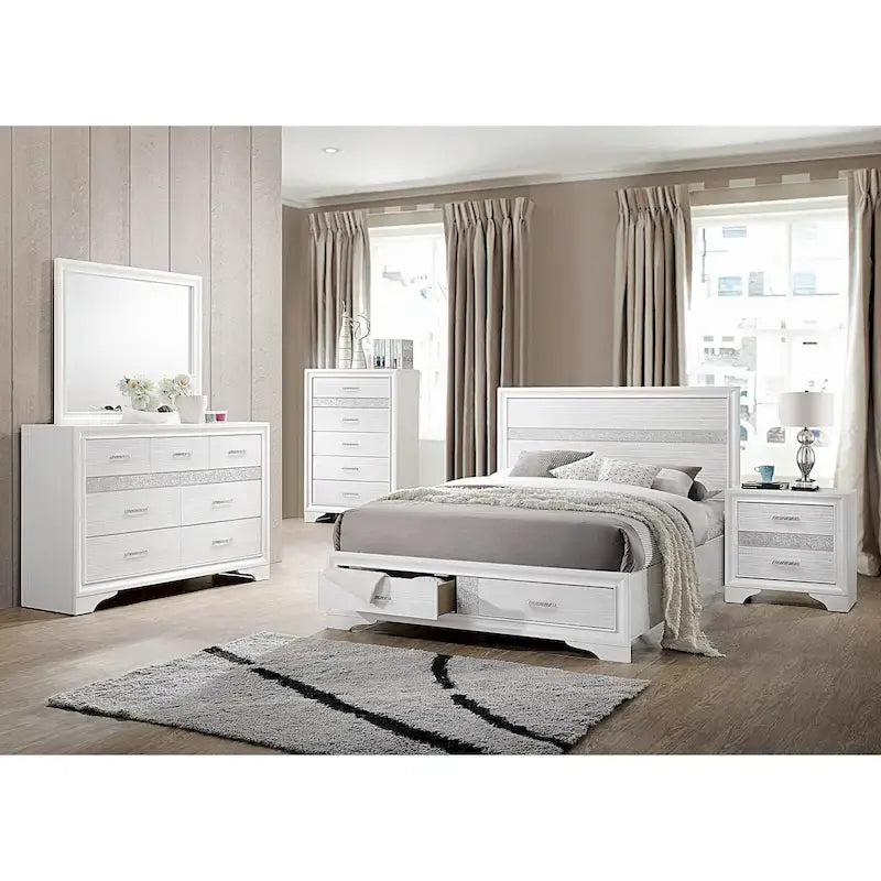 Ensemble de chambre à coucher Corbin 4 pièces avec 2 tables de chevet et une commode