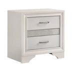 Ensemble de chambre à coucher Corbin 4 pièces avec 2 tables de chevet et une commode