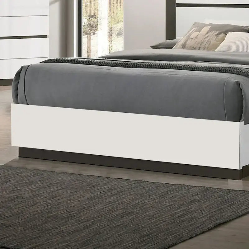 Ensemble de chambre à coucher moderne Conjira en bois blanc, 5 pièces, plateforme (USB) par Furniture of America