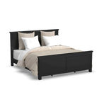 Ensemble de lit king en bois noir Oak Park 4 pièces Homestyles, comprenant un lit, deux tables de chevet et une commode.