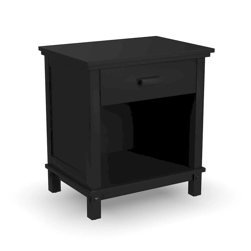 Ensemble de lit king en bois noir Oak Park 4 pièces Homestyles, comprenant un lit, deux tables de chevet et une commode.