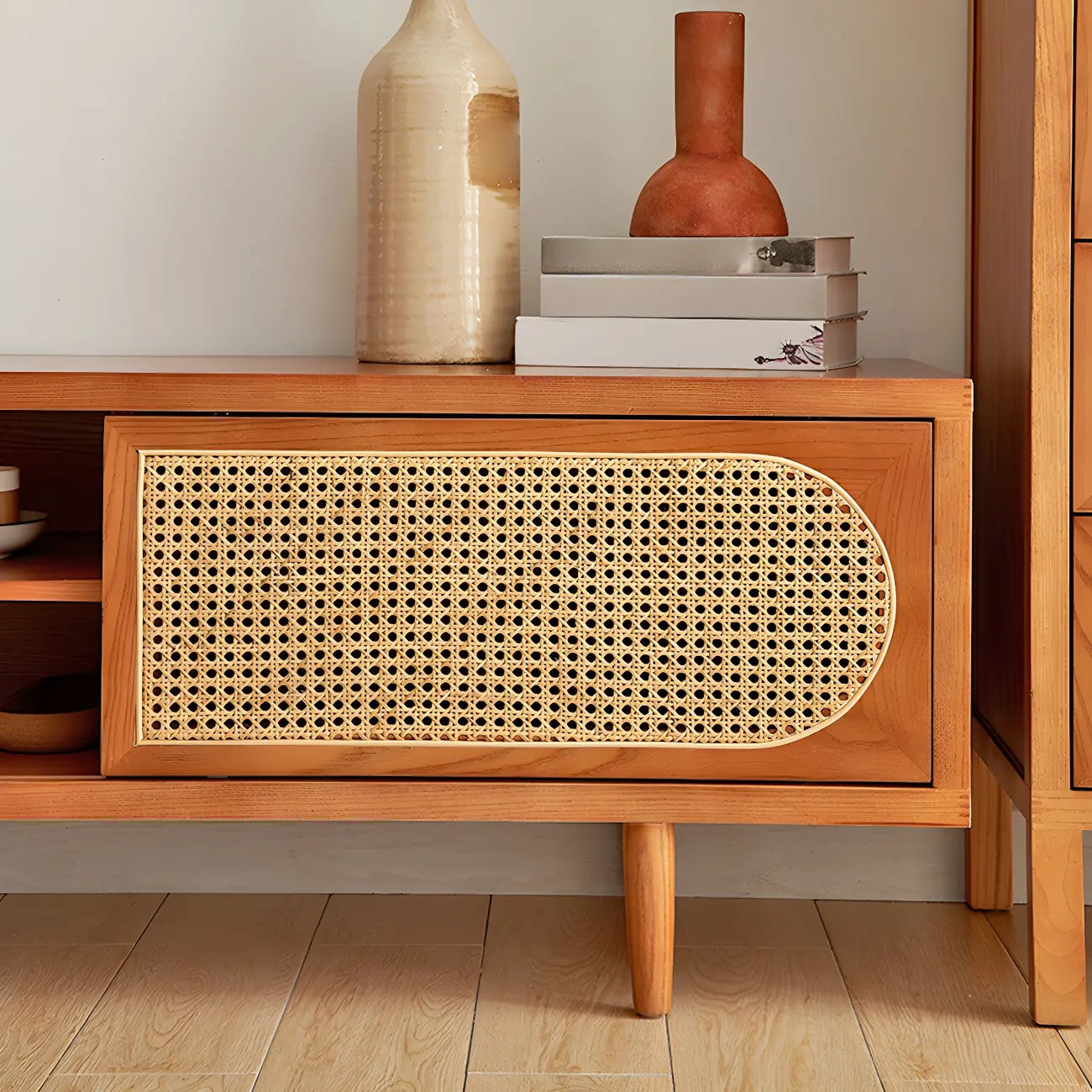 Mobile TV con vano a giorno e ante in rattan, in legno naturale da 200 cm