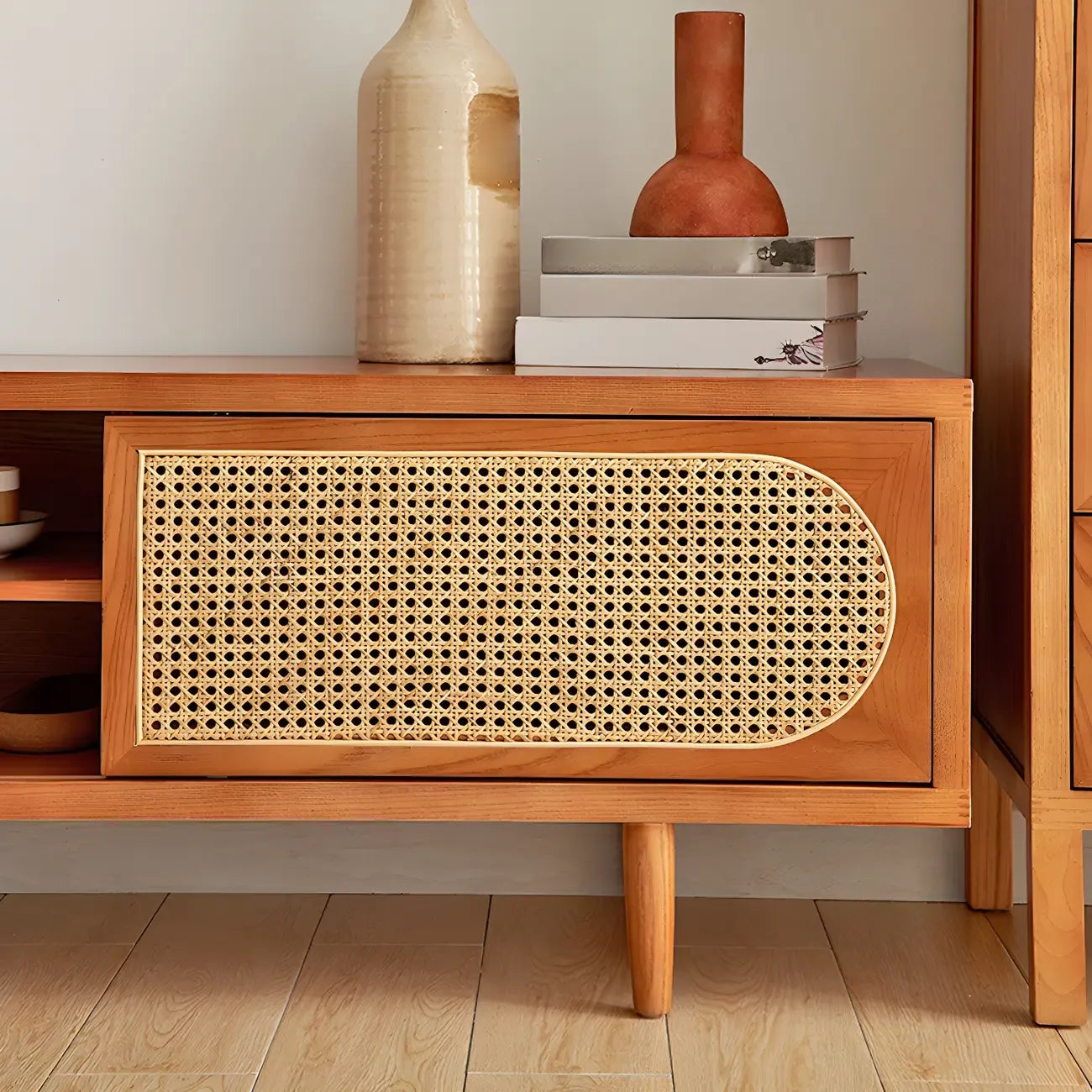Mobile TV con vano a giorno e ante in rattan, in legno naturale da 200 cm