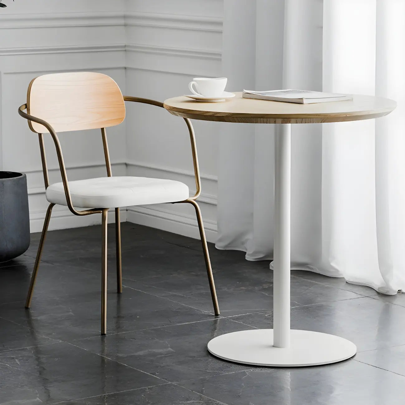 Tables de bar modernes à pied central en bois brun et métal noir