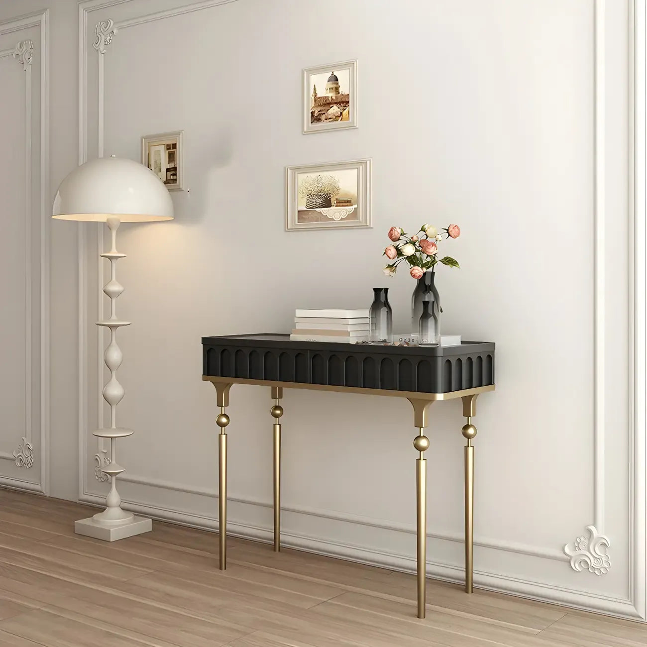 Console moderne en bois noir avec pieds dorés