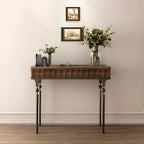 Console moderne en bois noir avec pieds dorés
