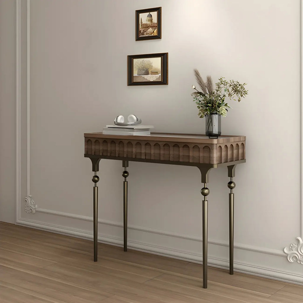 Console moderne en bois noir avec pieds dorés