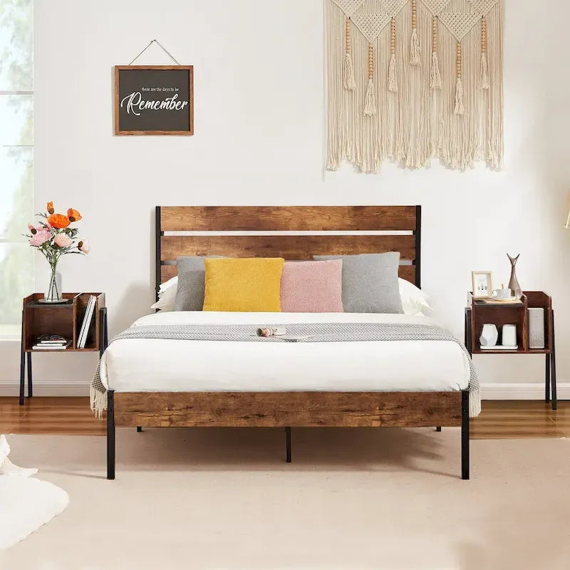 Ensemble de chambre à coucher 3 pièces Javlergo : cadre de lit plateforme en métal de style industriel avec tête de lit et ensemble de 2 tables de chevet, marron rustique