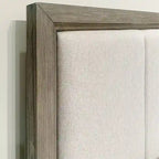 Ensemble de chambre à coucher Roundhill Furniture Ennesley en bois gris avec lit à panneaux rembourrés, commode, miroir, table de chevet et commode haute.