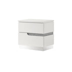 Ensemble de chambre à coucher 4 pièces Corazon blanc de New Classic Furniture avec table de chevet