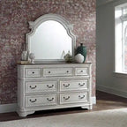 Ensemble lit traîneau, commode, miroir et table de chevet Magnolia Manor, revêtus de tissu blanc antique et écorce patinée