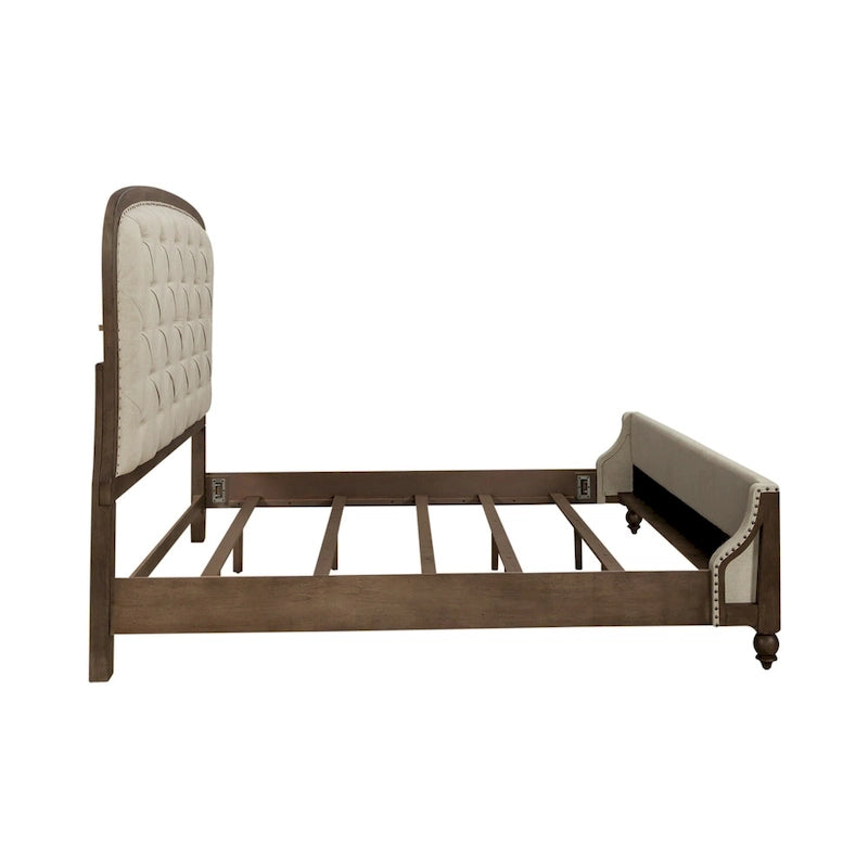 Ensemble de chambre à coucher style ferme américaine comprenant un lit abri, une commode et un miroir.