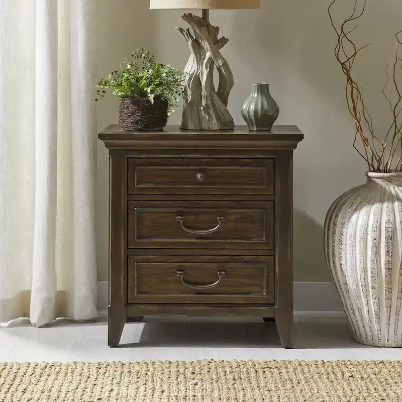 Lit, commode, miroir et table de chevet rembourrés couleur marron selle de Paradise Valley
