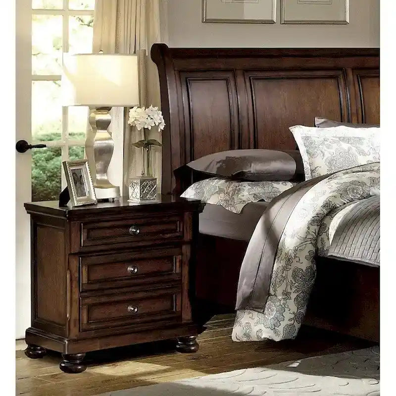 Ensemble de chambre à coucher 3 pièces, finition cerisier brun : lit plateforme avec rangement et deux tables de chevet
