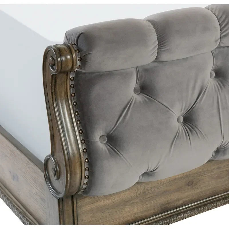 Ensemble de chambre traditionnel 3 pièces comprenant un lit capitonné et deux tables de chevet