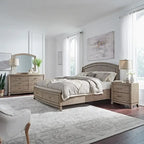 Ensemble de chambre à coucher Avalon en chêne beige bruni avec lit à panneaux et rangement pour lit king size