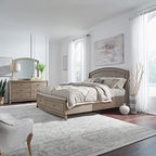 Ensemble de chambre à coucher Avalon en chêne beige bruni avec lit à panneaux et rangement pour lit king size