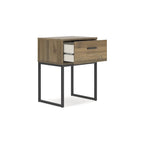 Tête de lit à panneaux miel avec commode et table de chevet Signature Design by Ashley Deanlow