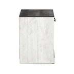 Lit plateforme blanchi Signature Design by Ashley Shawburn avec 2 tables de chevet