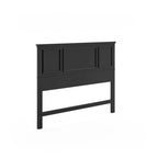 Ensemble lit queen en bois noir Homestyles Bedford 3 pièces, comprenant deux tables de chevet et une commode.
