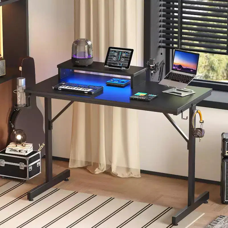 Bestier Bureau de Gamer 42 Petit Bureau d'Ordinateur pour Bureau à Domicile avec Lumières LED et Support de Moniteur