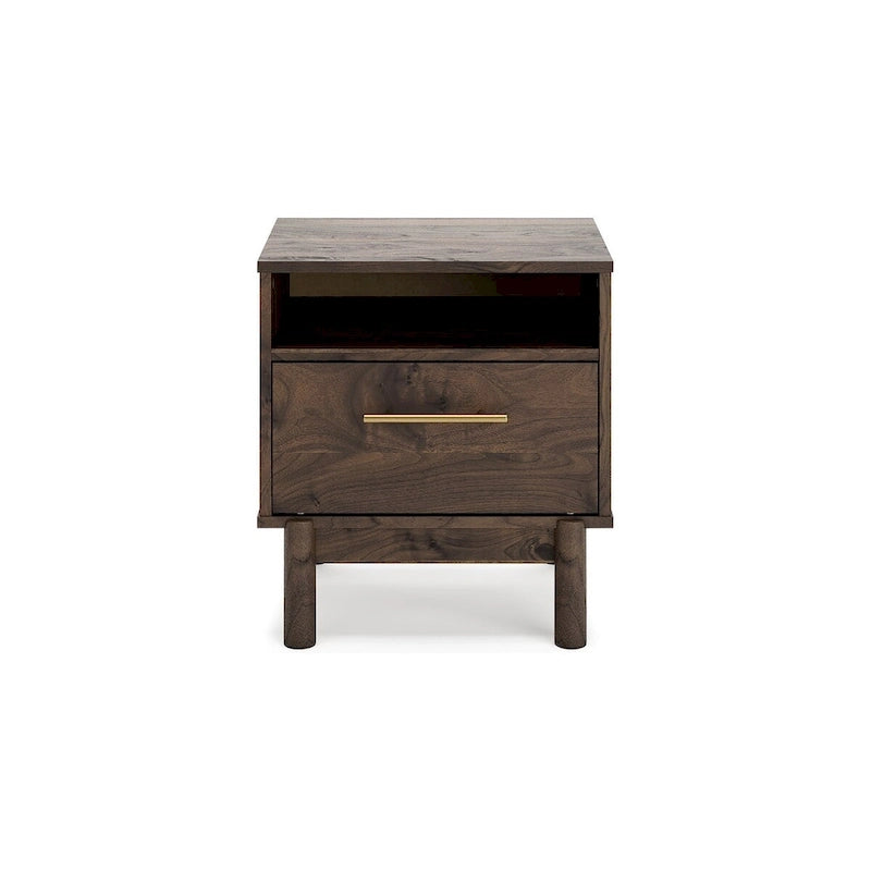 Lit plateforme Mocha Signature Design by Ashley Calverson avec 2 tables de chevet