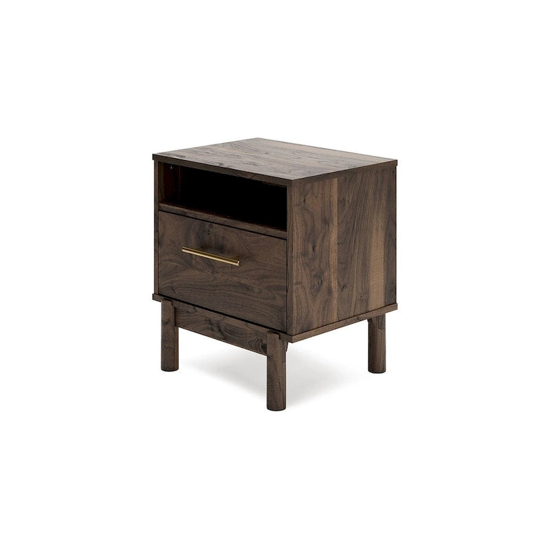 Lit plateforme Mocha Signature Design by Ashley Calverson avec 2 tables de chevet