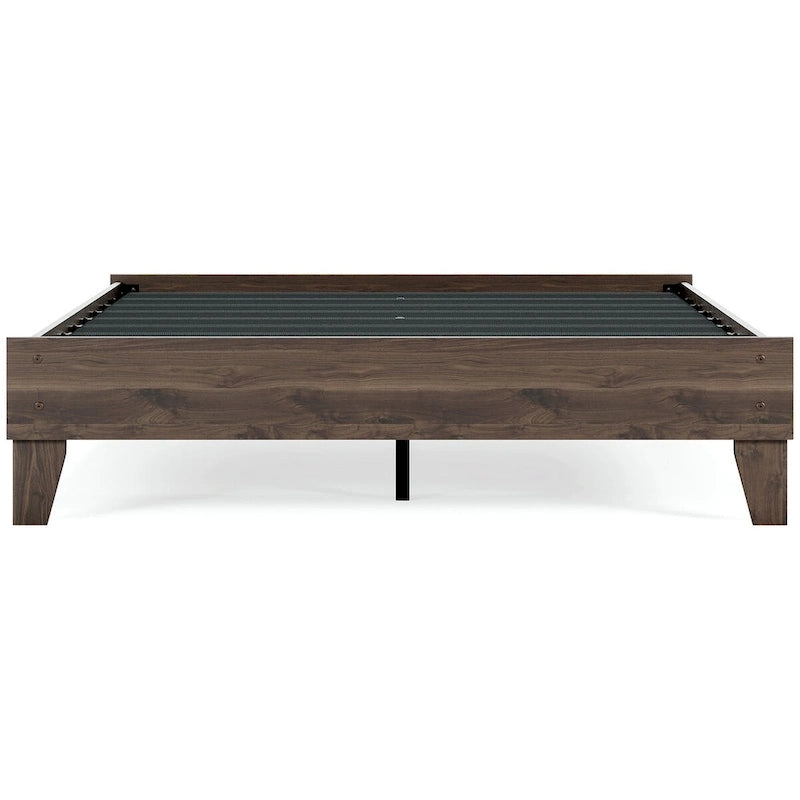 Lit plateforme Mocha Signature Design by Ashley Calverson avec 2 tables de chevet