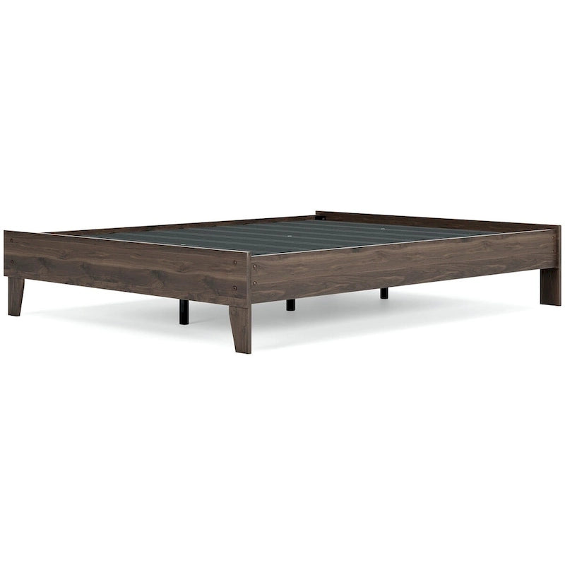 Lit plateforme Mocha Signature Design by Ashley Calverson avec 2 tables de chevet