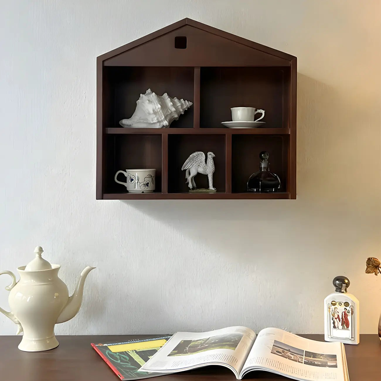 Vitrine flottante en bois à 2 étagères en forme de maison classique