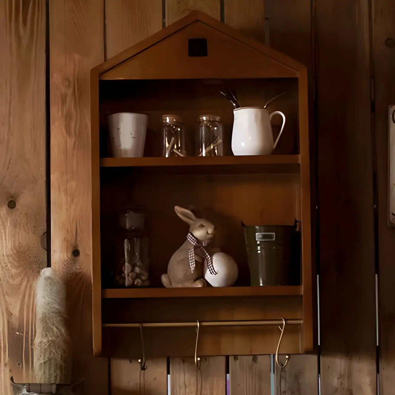 Vitrine flottante en bois à 2 étagères en forme de maison classique