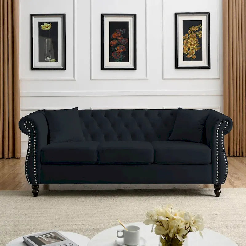 Canapé en velours beige pour salon, canapé 3 places capitonné avec accoudoirs arrondis et clous décoratifs, deux oreillers