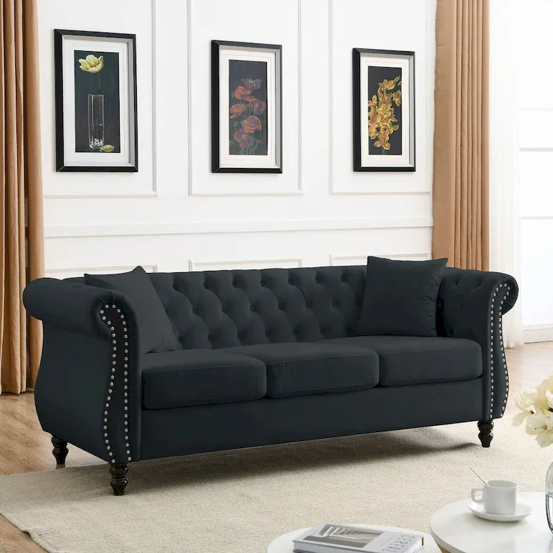 Canapé en velours beige pour salon, canapé 3 places capitonné avec accoudoirs arrondis et clous décoratifs, deux oreillers