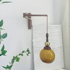 Applique murale vintage en bois brun marron à bras articulé et abat-jour ambré