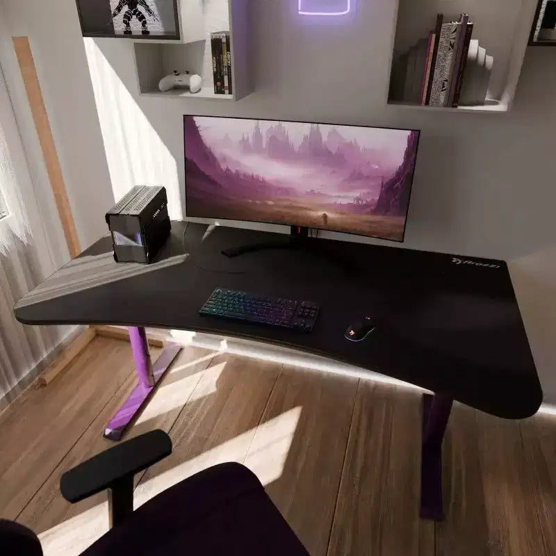 Bureau de jeu et de bureau incurvé ultra-large Arozzi Arena avec tapis de souris lavable et 3 découpes personnalisées pour support d'écran avec gestion des câbles