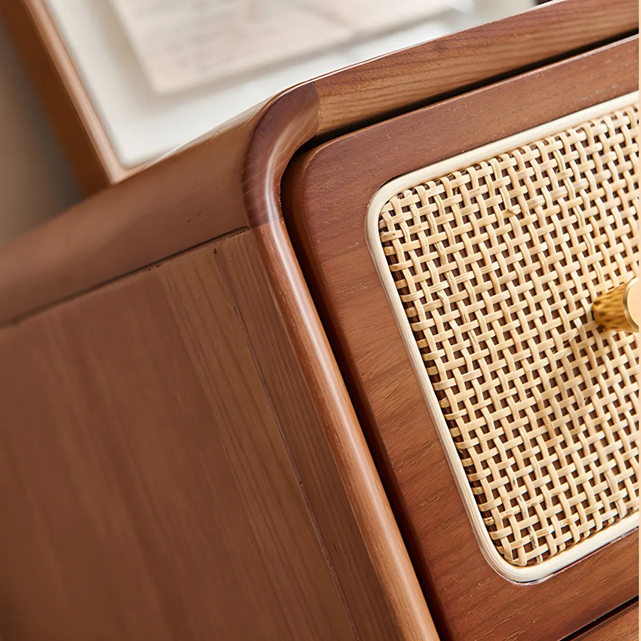 Commode élégante en bois naturel à 4 tiroirs pour la maison