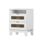 Ensemble de chambre à coucher 4 pièces : lit plateforme de style campagnard, table de chevet et commode avec poignées en métal
